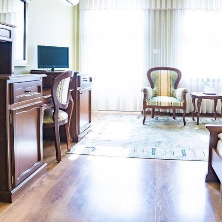 Hotel "Dworek Lesniczowka" Wodzisław Śląski Bagian luar foto
