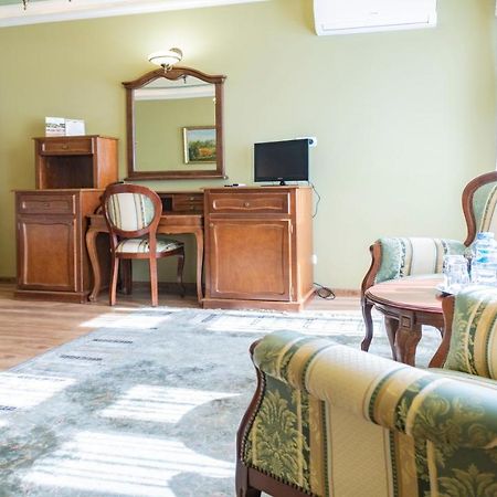 Hotel "Dworek Lesniczowka" Wodzisław Śląski Bagian luar foto