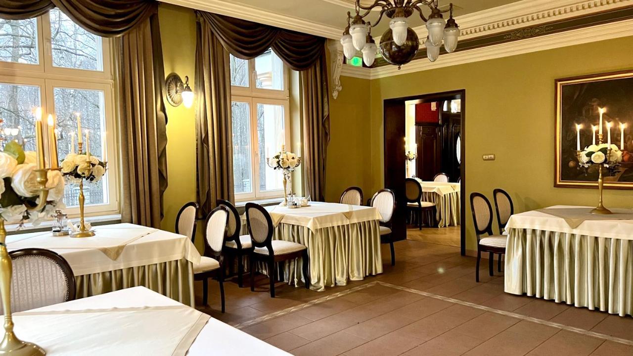 Hotel "Dworek Lesniczowka" Wodzisław Śląski Bagian luar foto