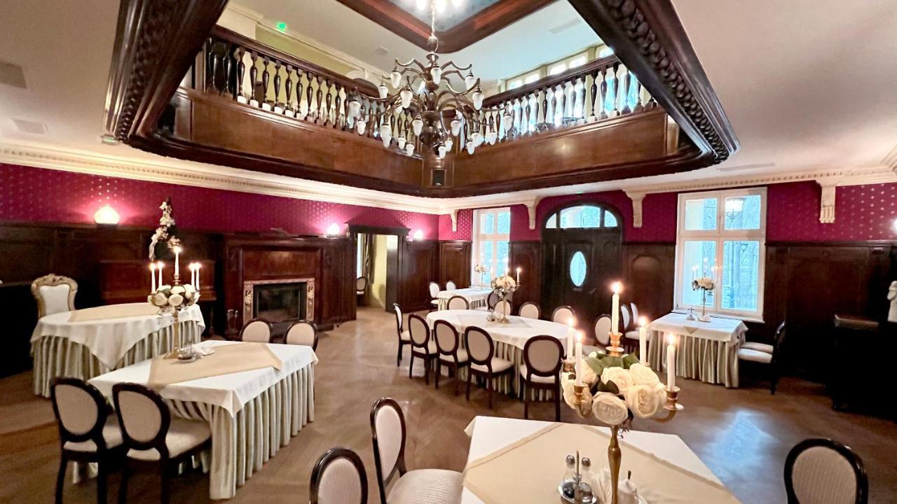 Hotel "Dworek Lesniczowka" Wodzisław Śląski Bagian luar foto