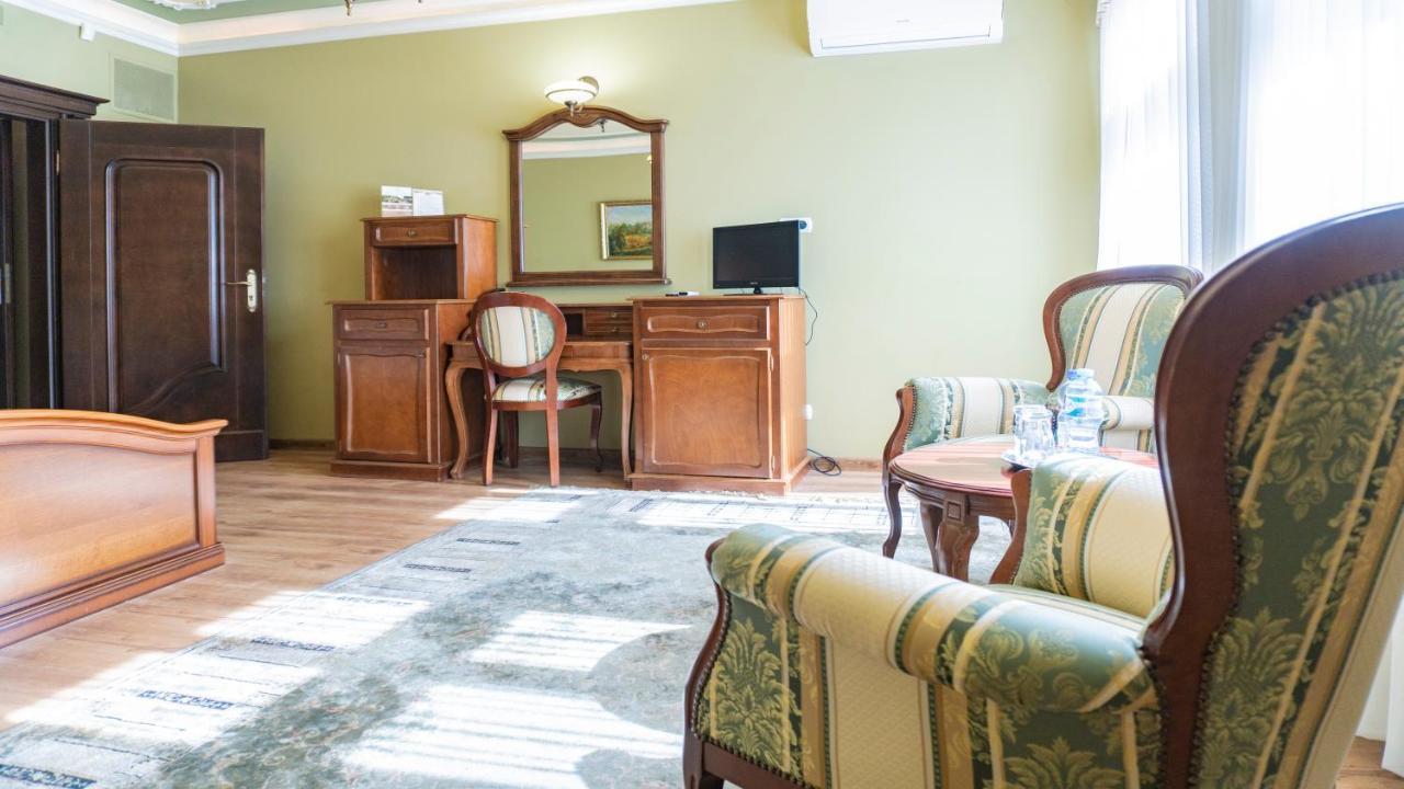 Hotel "Dworek Lesniczowka" Wodzisław Śląski Bagian luar foto