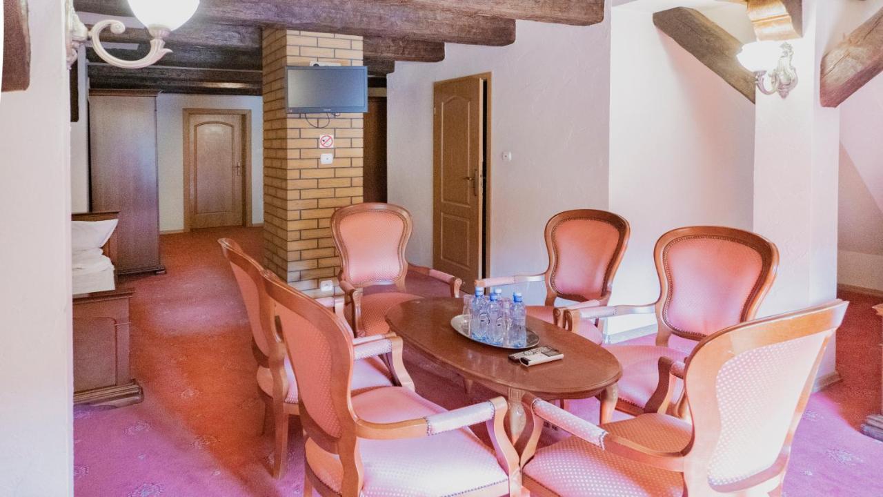 Hotel "Dworek Lesniczowka" Wodzisław Śląski Bagian luar foto