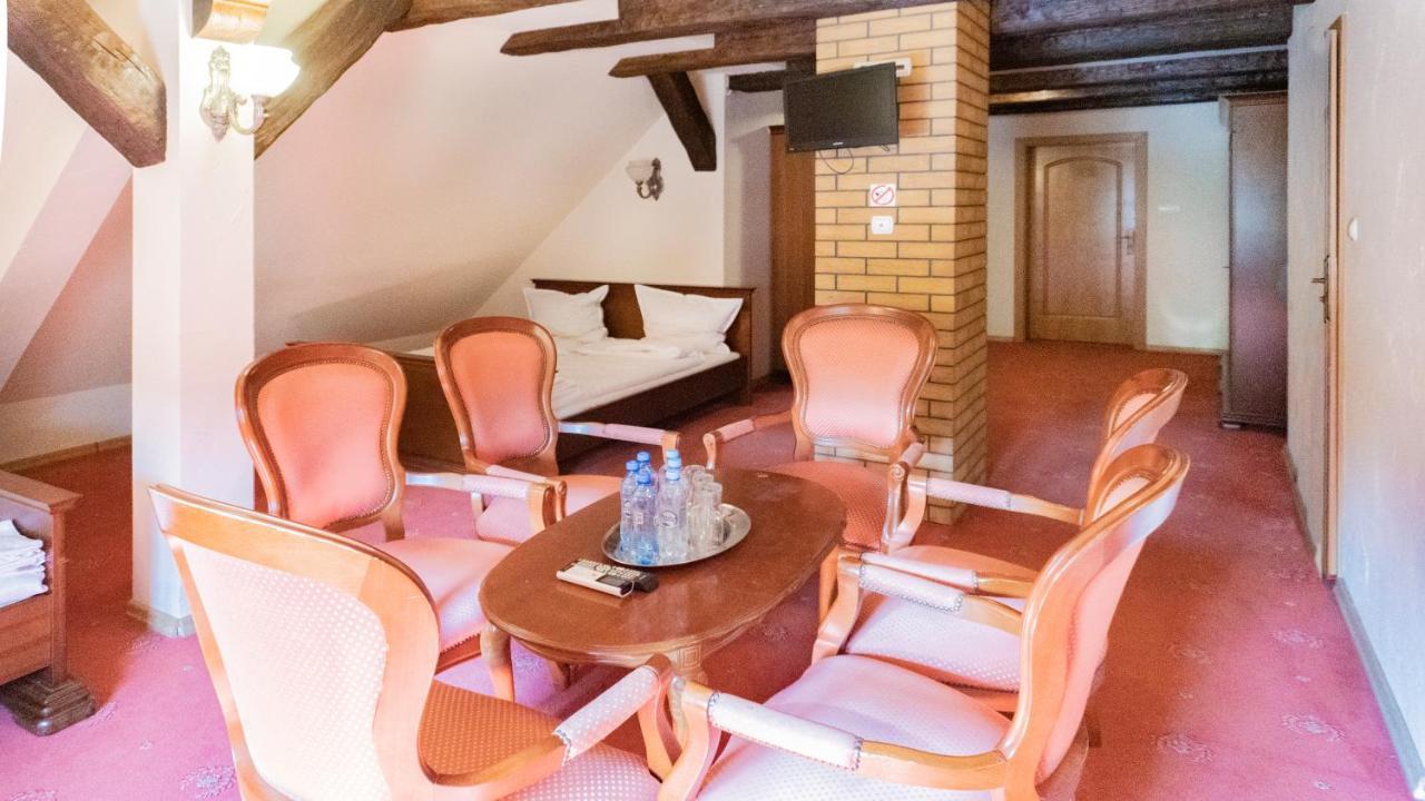 Hotel "Dworek Lesniczowka" Wodzisław Śląski Bagian luar foto