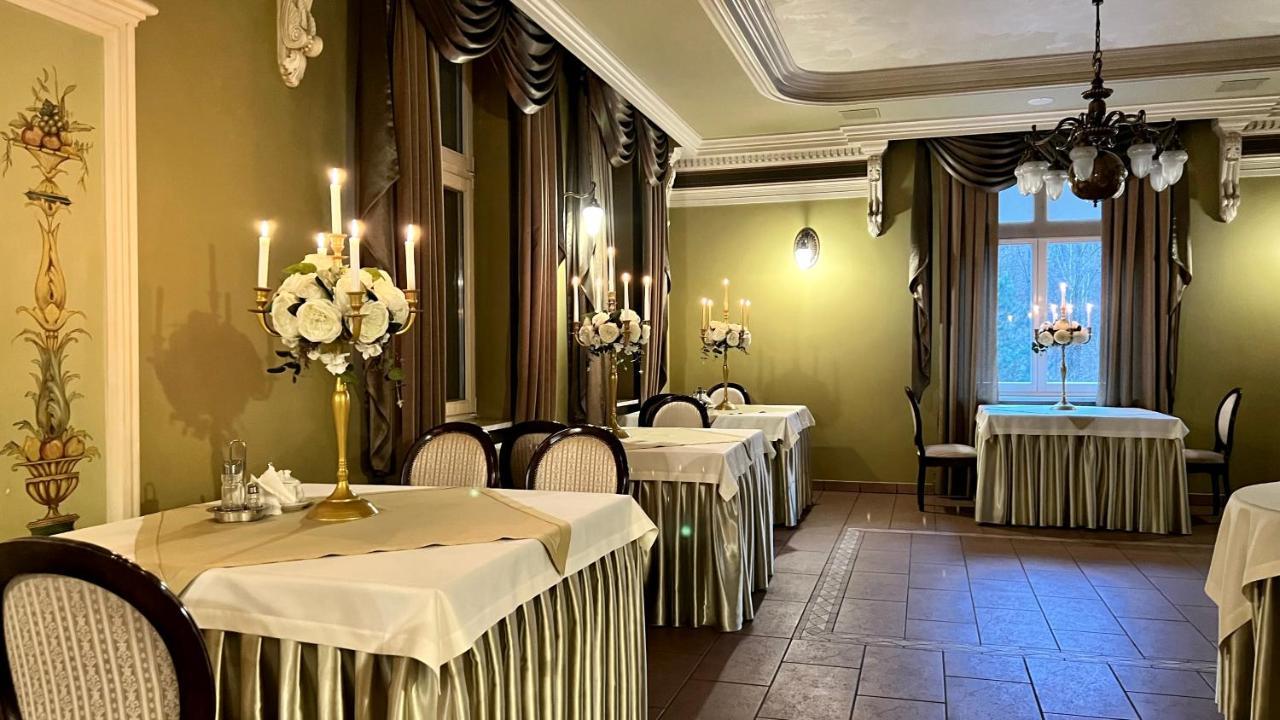 Hotel "Dworek Lesniczowka" Wodzisław Śląski Bagian luar foto