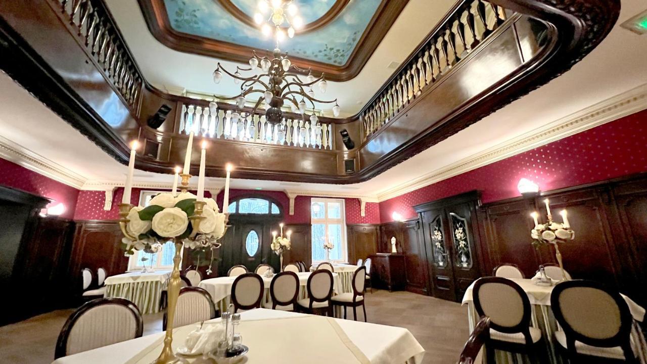 Hotel "Dworek Lesniczowka" Wodzisław Śląski Bagian luar foto