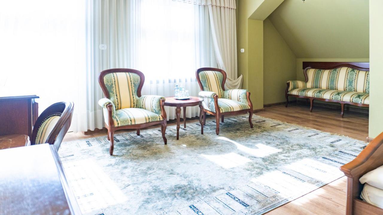 Hotel "Dworek Lesniczowka" Wodzisław Śląski Bagian luar foto