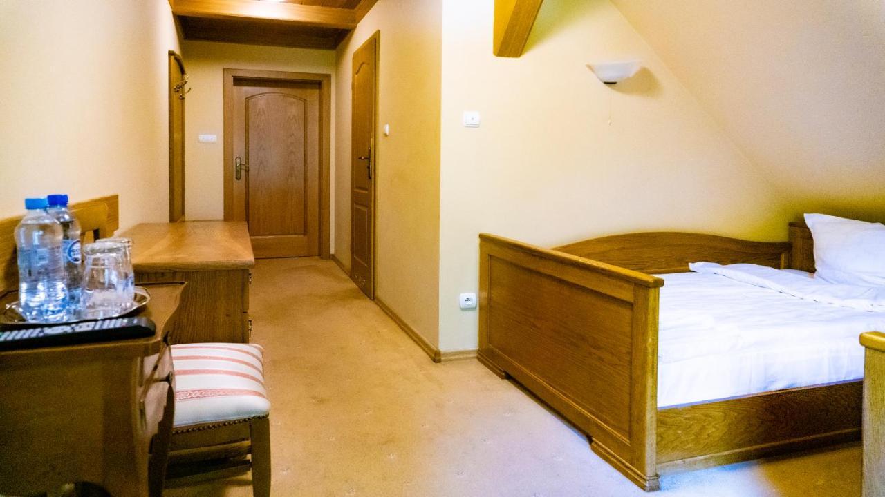 Hotel "Dworek Lesniczowka" Wodzisław Śląski Bagian luar foto