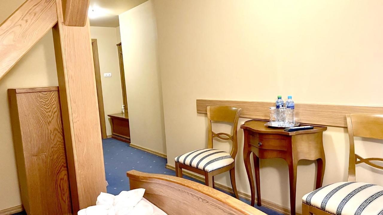 Hotel "Dworek Lesniczowka" Wodzisław Śląski Bagian luar foto