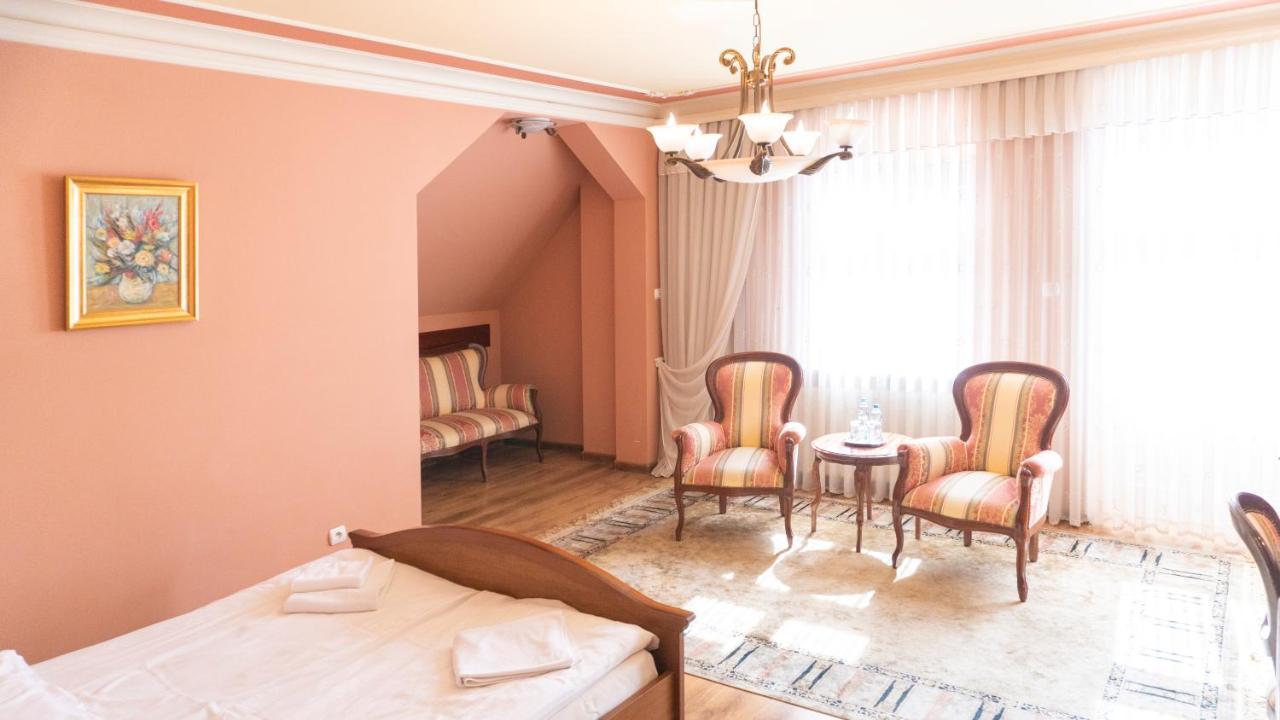 Hotel "Dworek Lesniczowka" Wodzisław Śląski Bagian luar foto