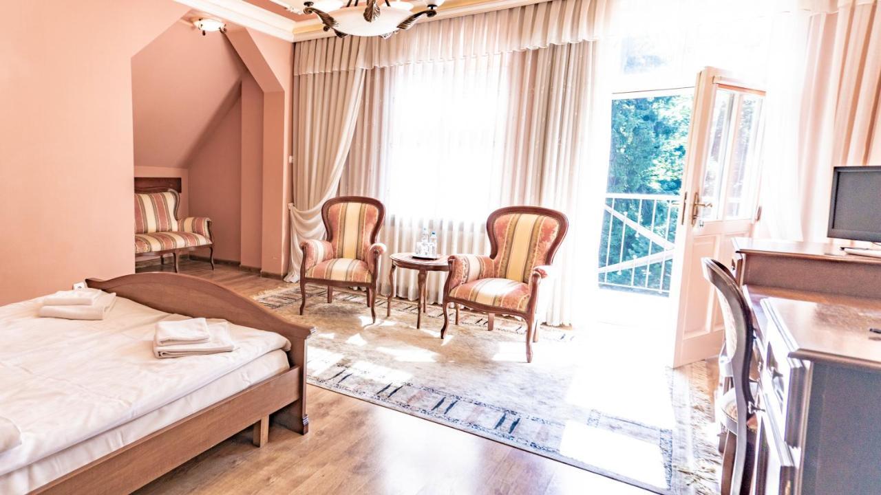 Hotel "Dworek Lesniczowka" Wodzisław Śląski Bagian luar foto