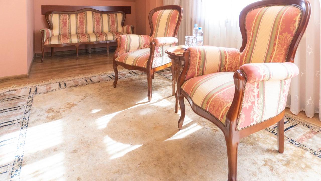 Hotel "Dworek Lesniczowka" Wodzisław Śląski Bagian luar foto