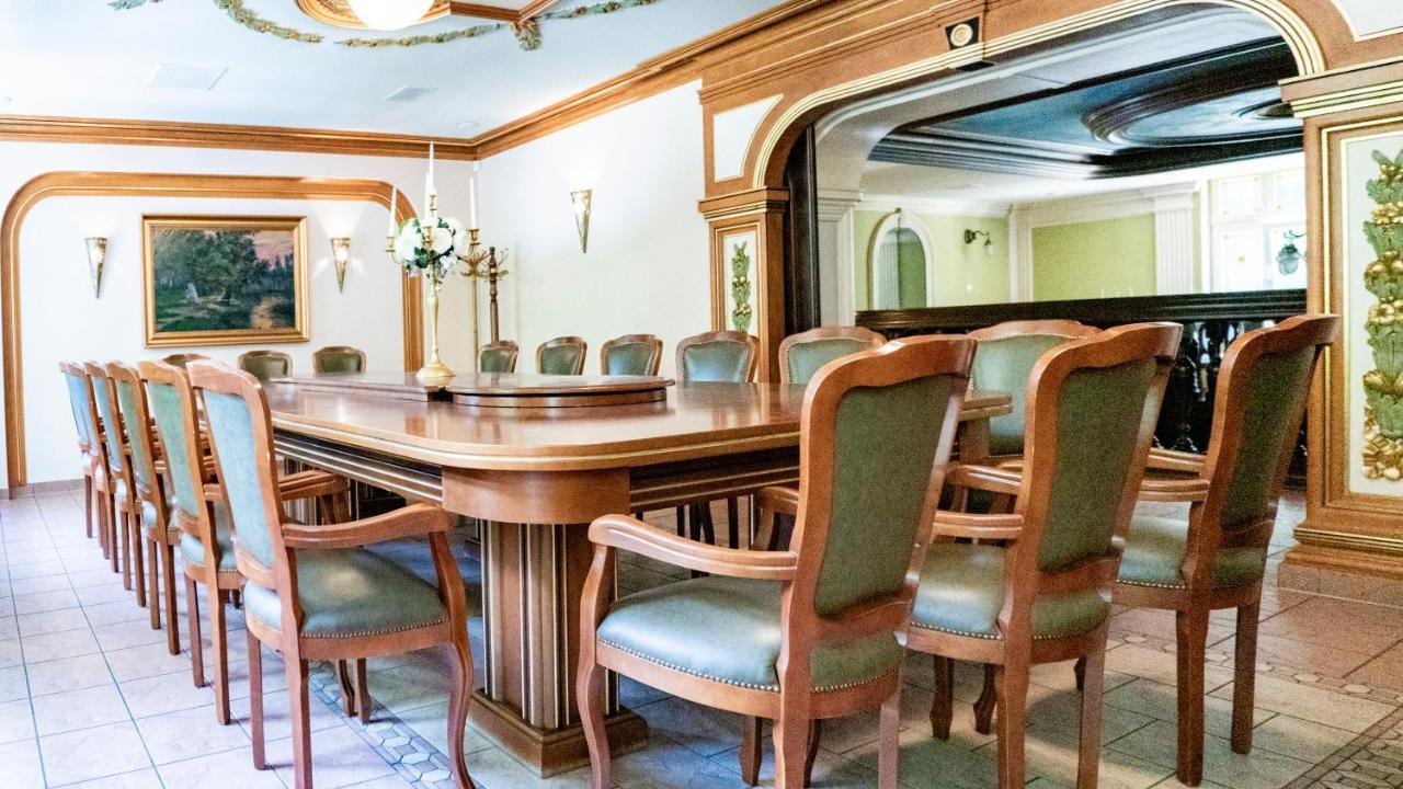 Hotel "Dworek Lesniczowka" Wodzisław Śląski Bagian luar foto