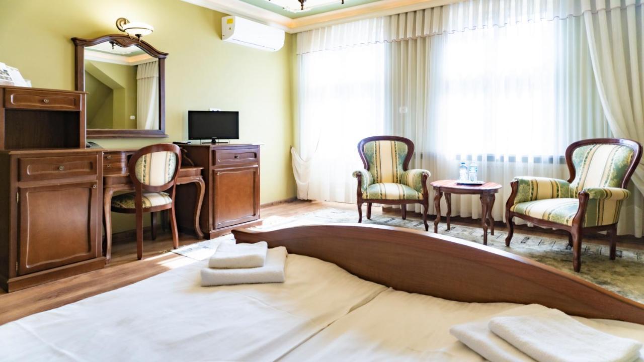 Hotel "Dworek Lesniczowka" Wodzisław Śląski Bagian luar foto