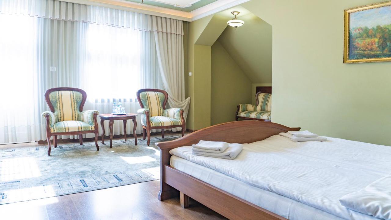 Hotel "Dworek Lesniczowka" Wodzisław Śląski Bagian luar foto