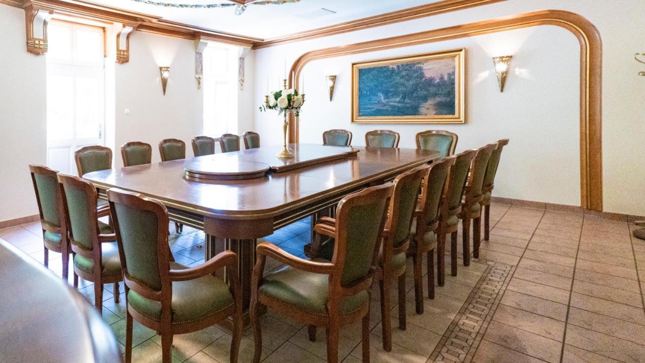 Hotel "Dworek Lesniczowka" Wodzisław Śląski Bagian luar foto