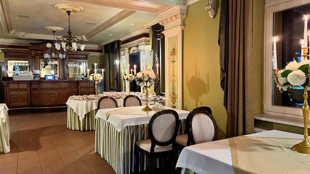 Hotel "Dworek Lesniczowka" Wodzisław Śląski Bagian luar foto