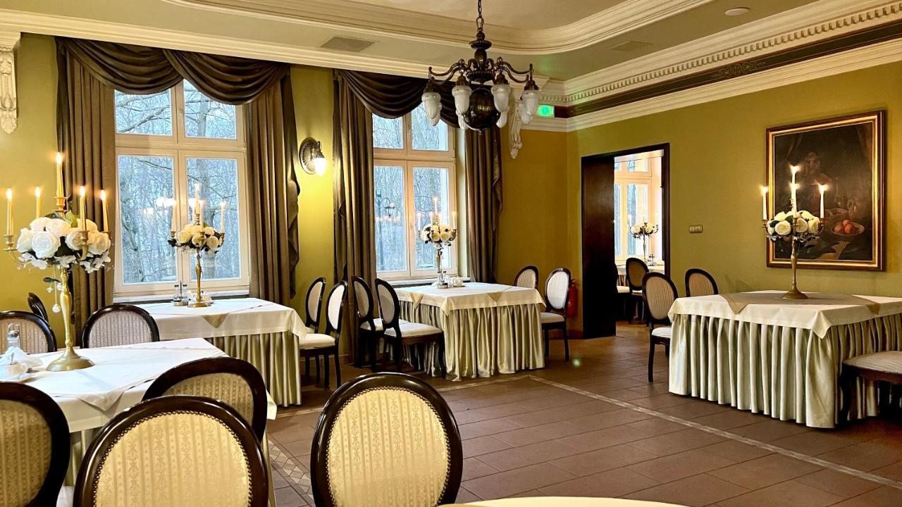 Hotel "Dworek Lesniczowka" Wodzisław Śląski Bagian luar foto