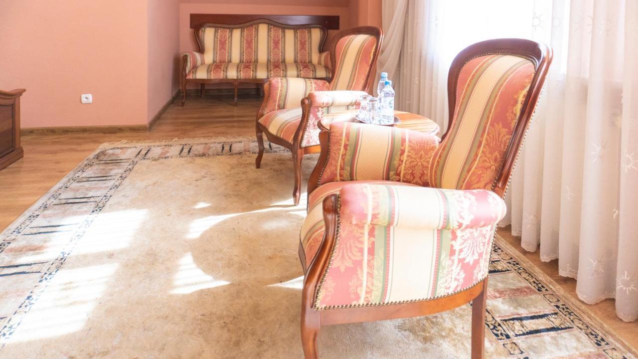 Hotel "Dworek Lesniczowka" Wodzisław Śląski Bagian luar foto