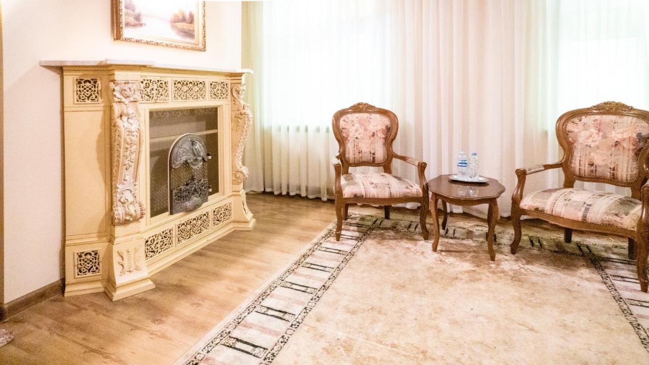 Hotel "Dworek Lesniczowka" Wodzisław Śląski Bagian luar foto