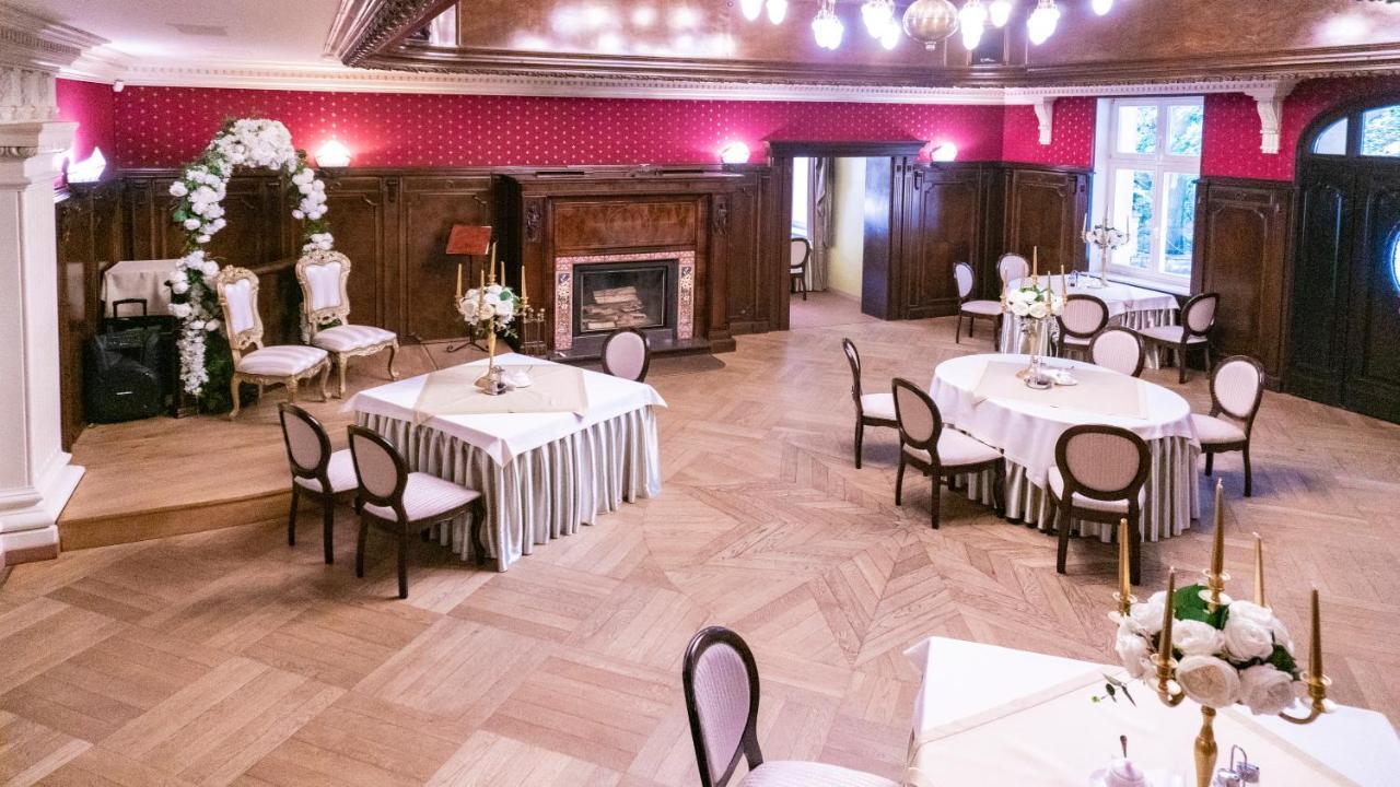 Hotel "Dworek Lesniczowka" Wodzisław Śląski Bagian luar foto