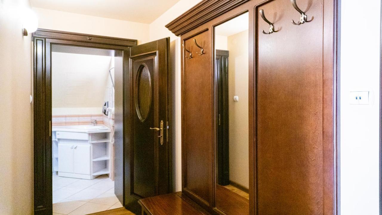 Hotel "Dworek Lesniczowka" Wodzisław Śląski Bagian luar foto