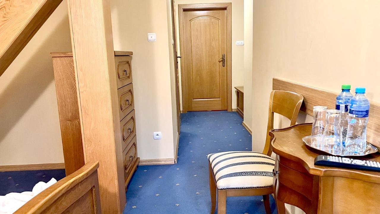Hotel "Dworek Lesniczowka" Wodzisław Śląski Bagian luar foto
