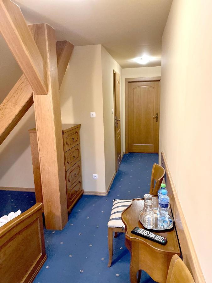 Hotel "Dworek Lesniczowka" Wodzisław Śląski Bagian luar foto