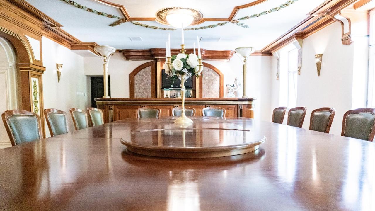 Hotel "Dworek Lesniczowka" Wodzisław Śląski Bagian luar foto