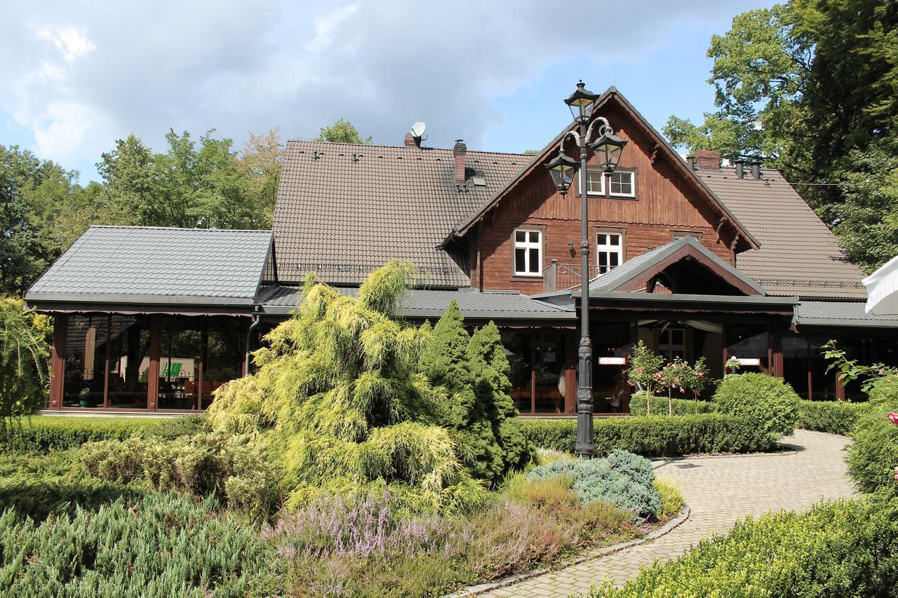 Hotel "Dworek Lesniczowka" Wodzisław Śląski Bagian luar foto