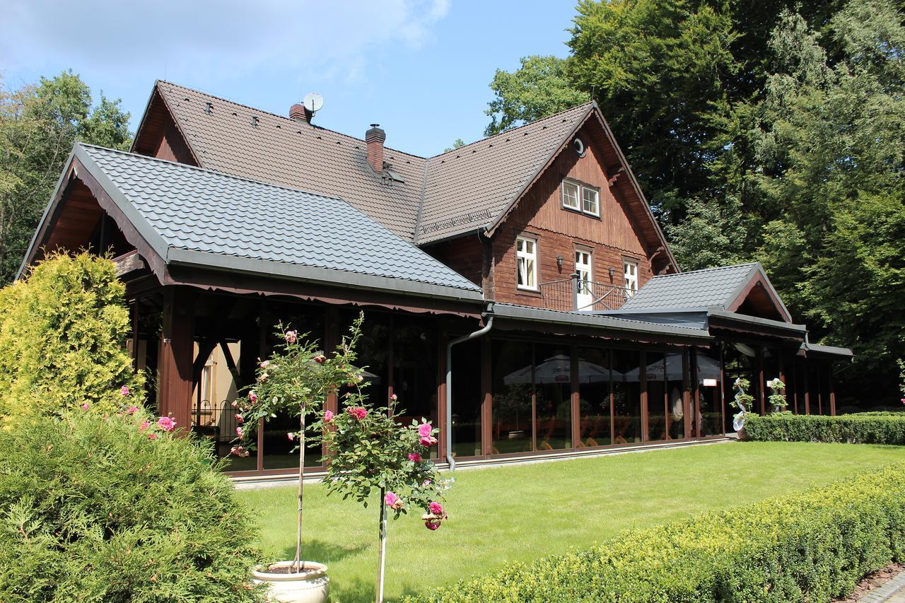 Hotel "Dworek Lesniczowka" Wodzisław Śląski Bagian luar foto