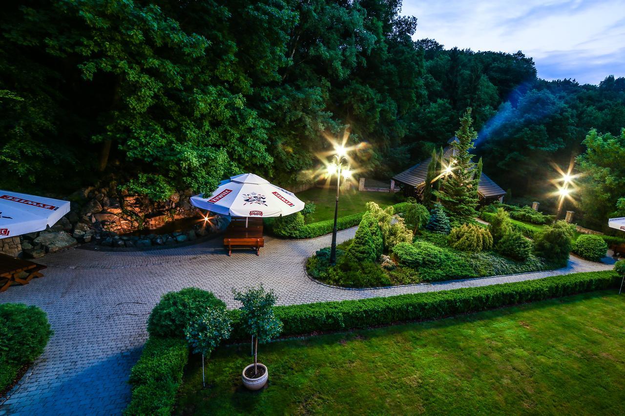 Hotel "Dworek Lesniczowka" Wodzisław Śląski Bagian luar foto